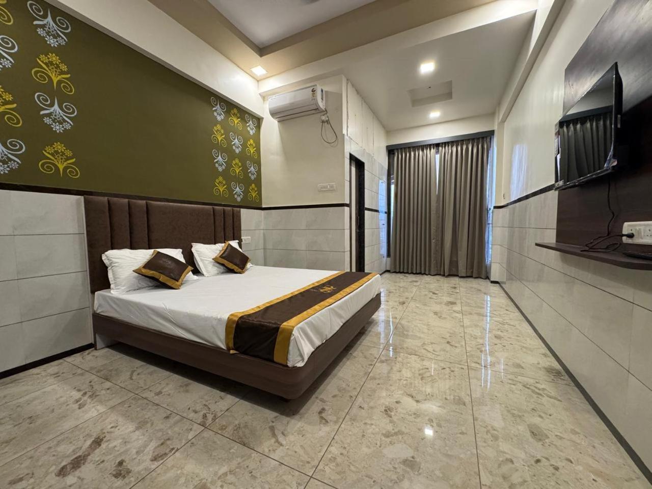 Majestic Inn Vasai-Virar City Exteriör bild