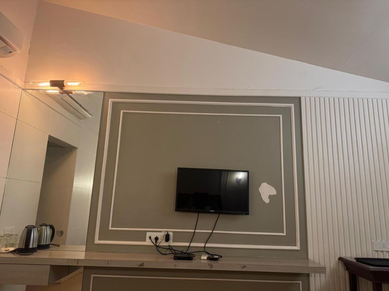 Majestic Inn Vasai-Virar City Exteriör bild