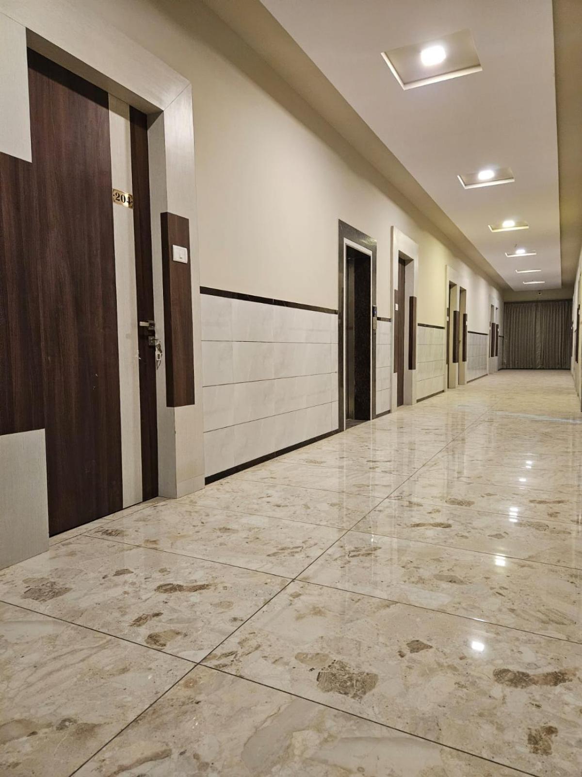 Majestic Inn Vasai-Virar City Exteriör bild