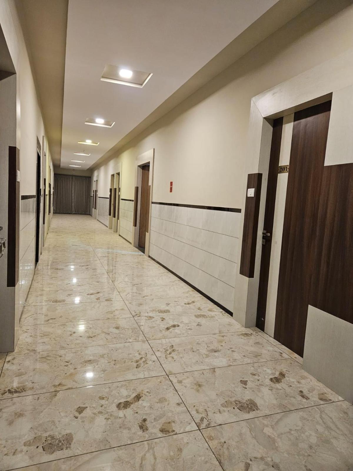 Majestic Inn Vasai-Virar City Exteriör bild